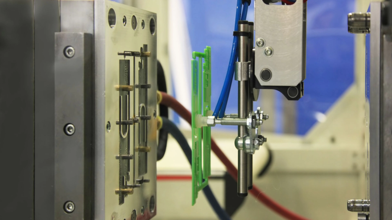 injeksjonsforming for elektroniske enhetens deler